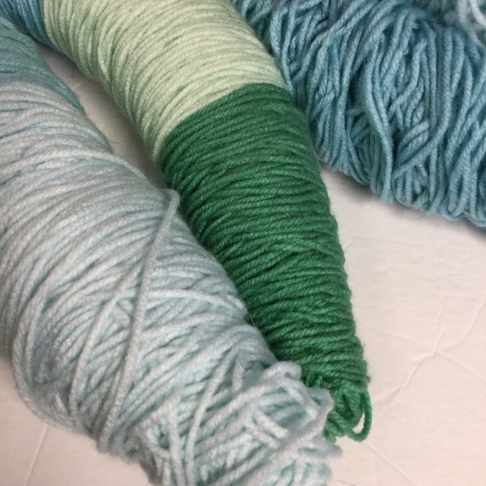 Bernat Blanket O’Go Yarn Chenille (2) wine/Green Caron Big Donut O’Go (2) Mint - Picture 6 of 7